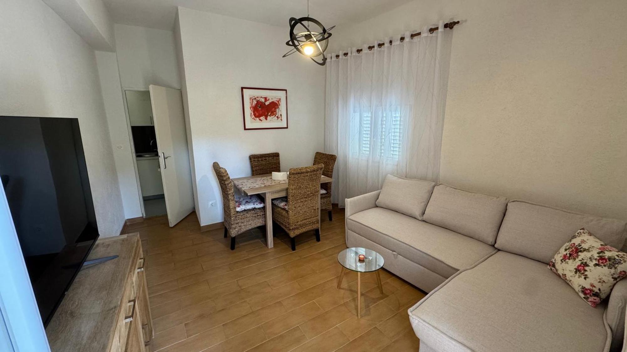 Lory Apartment *